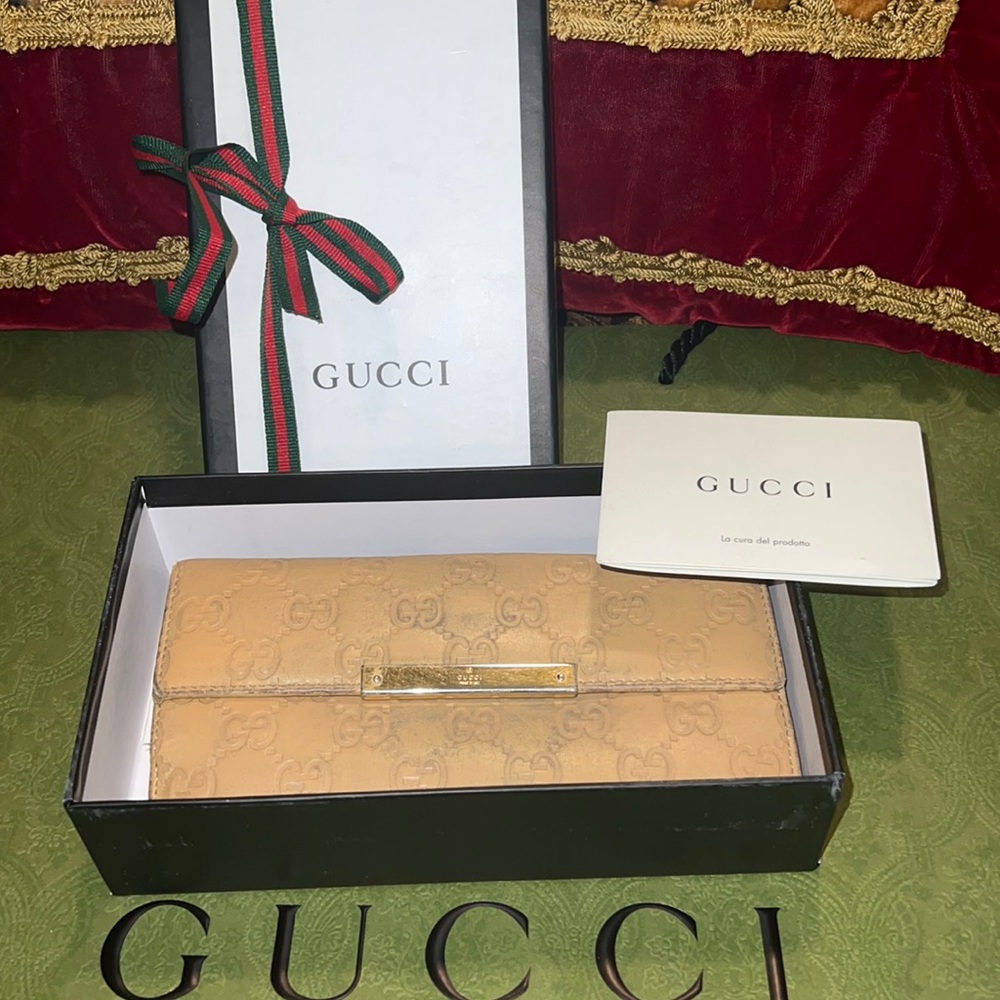 Authentic Gucci Guccissima wallet leather